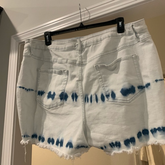 Ava & Viv Tie Dyed cut off shorts bleached Plus size 24W - Picture 6 of 8